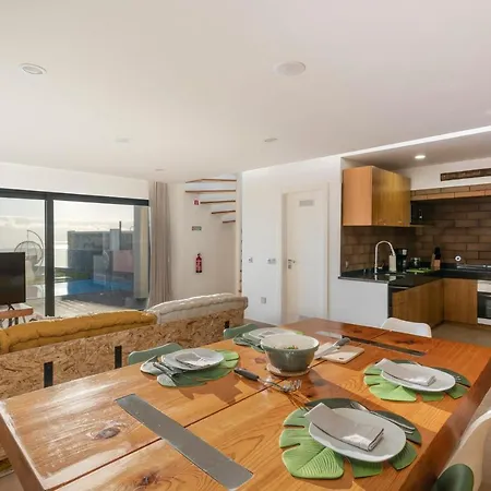 Villa Candelária By An Island